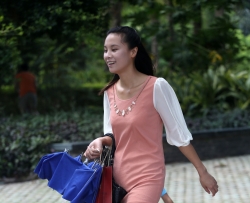 性感连身裙骨感长腿白高跟妹子 [10P]
